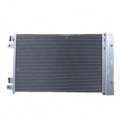 Sinotruk Howo A7 Parts Truck Condensatore raffreddato ad aria WG1664820116 con OEM Standard