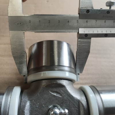Parti di autoveicoli WG9319313210 57*144 mm Assemblaggio comune universale per l'albero di trasmissione HOWO