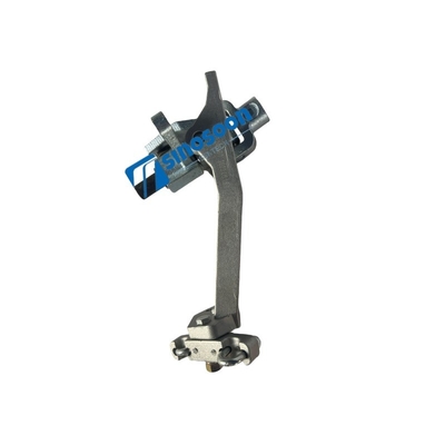 Sinotruk Howo A7 Pezzi di cabina di un camion pesante Manovra manipolatore della leva di cambio WG9725240108